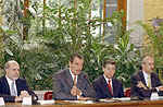 031022-02.jpg (9480 bytes)