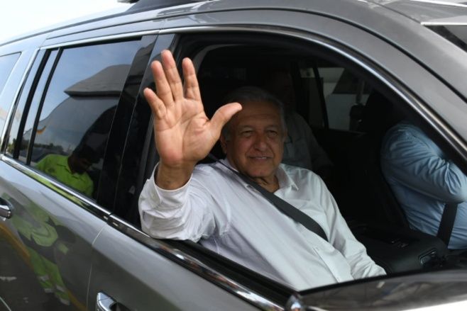 Amlo promete apoyos en salud....YA.jpg (43521 bytes)