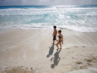 playa-cancun-efe.jpeg (21367 bytes)